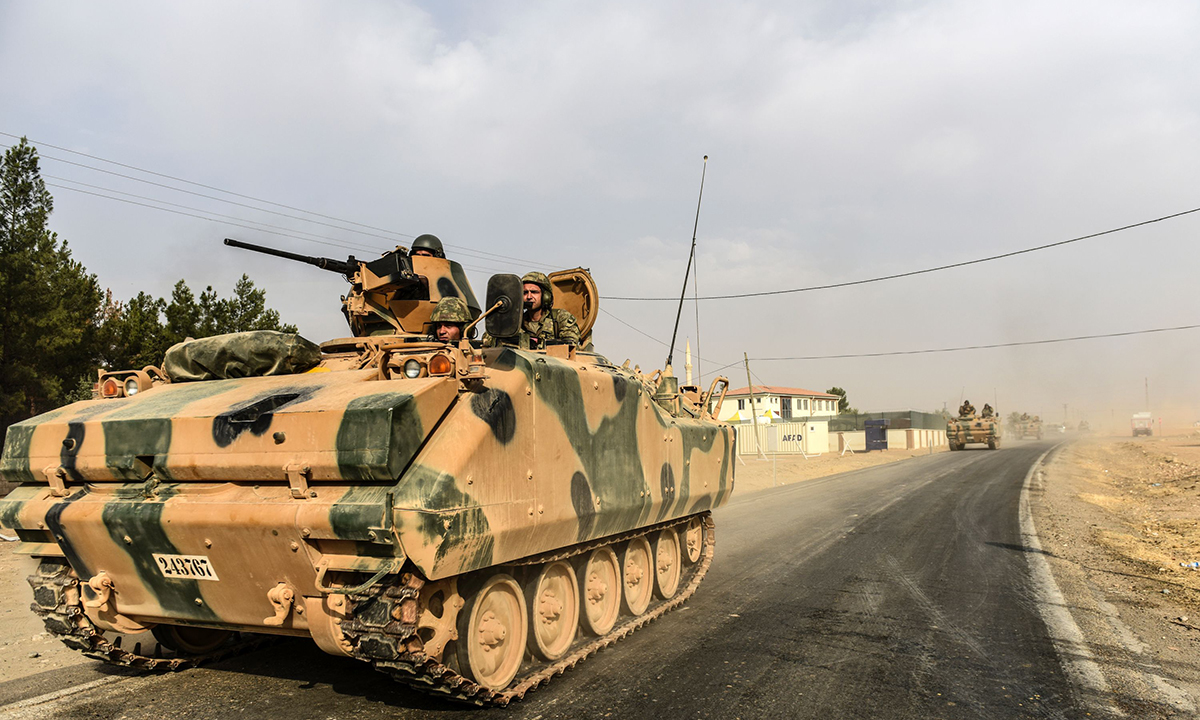 Guerra in Siria: l’arrivo dei carri armati turchi – Foto