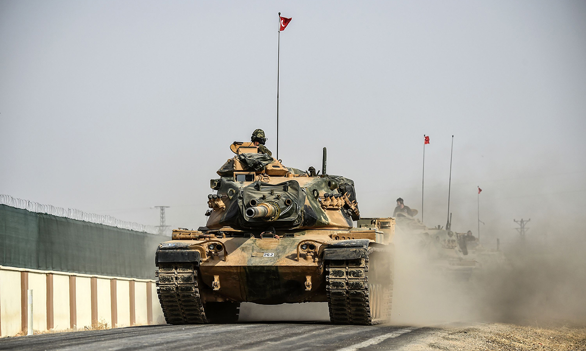 Guerra in Siria: l’arrivo dei carri armati turchi – Foto