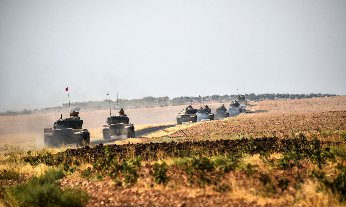 Guerra in Siria: l’arrivo dei carri armati turchi – Foto