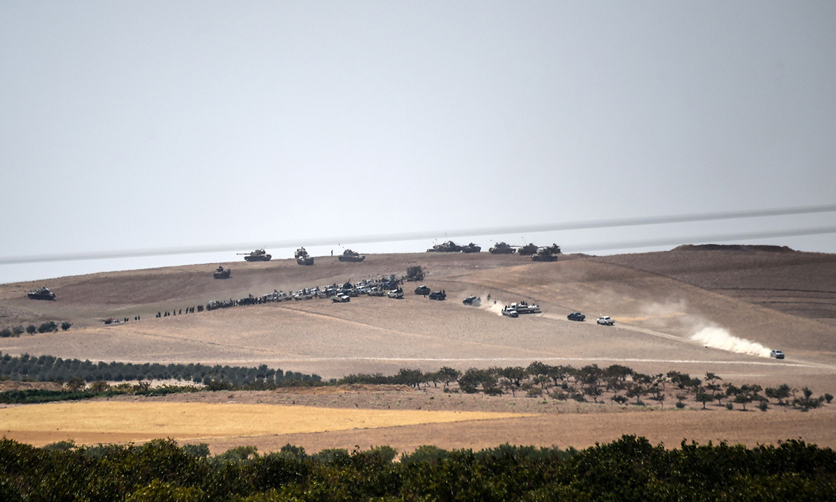 Guerra in Siria: l’arrivo dei carri armati turchi – Foto