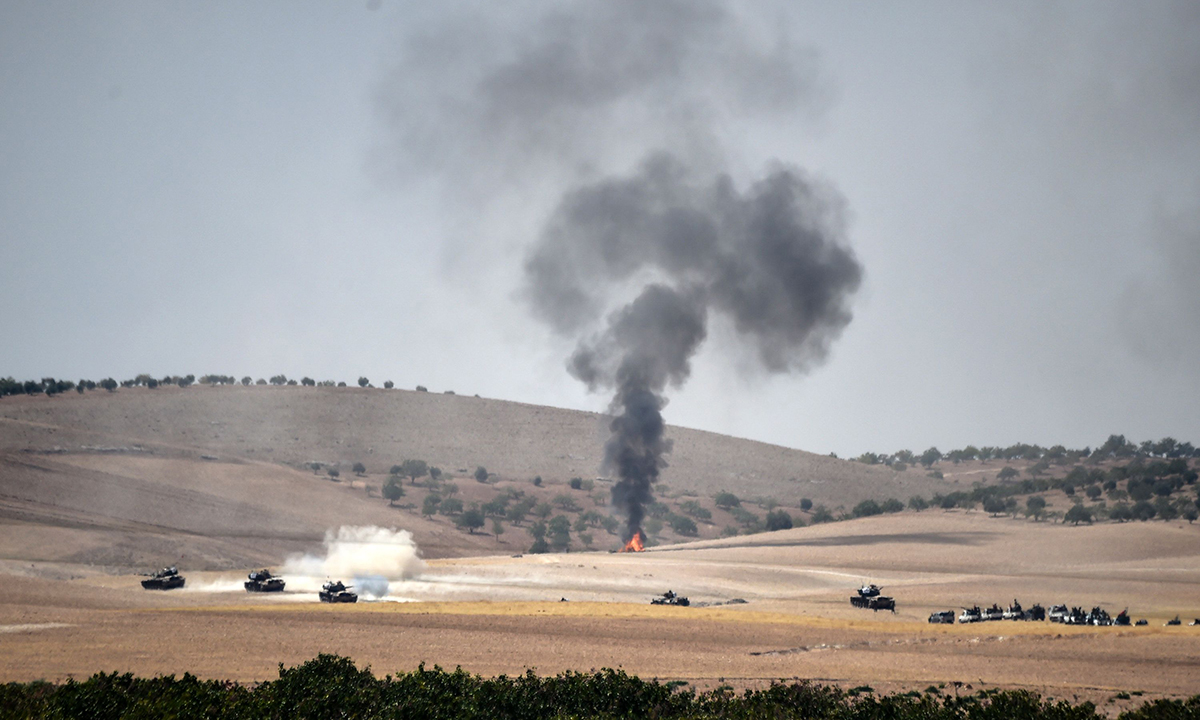 Guerra in Siria: l’arrivo dei carri armati turchi – Foto