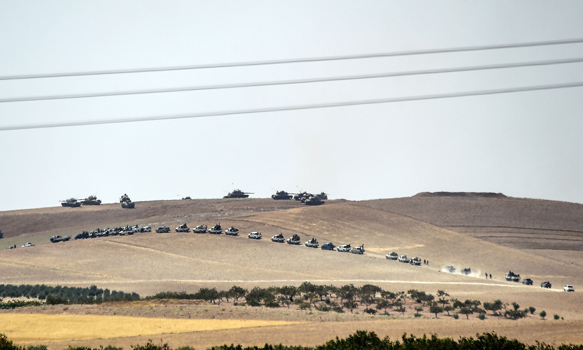 Guerra in Siria: l’arrivo dei carri armati turchi – Foto