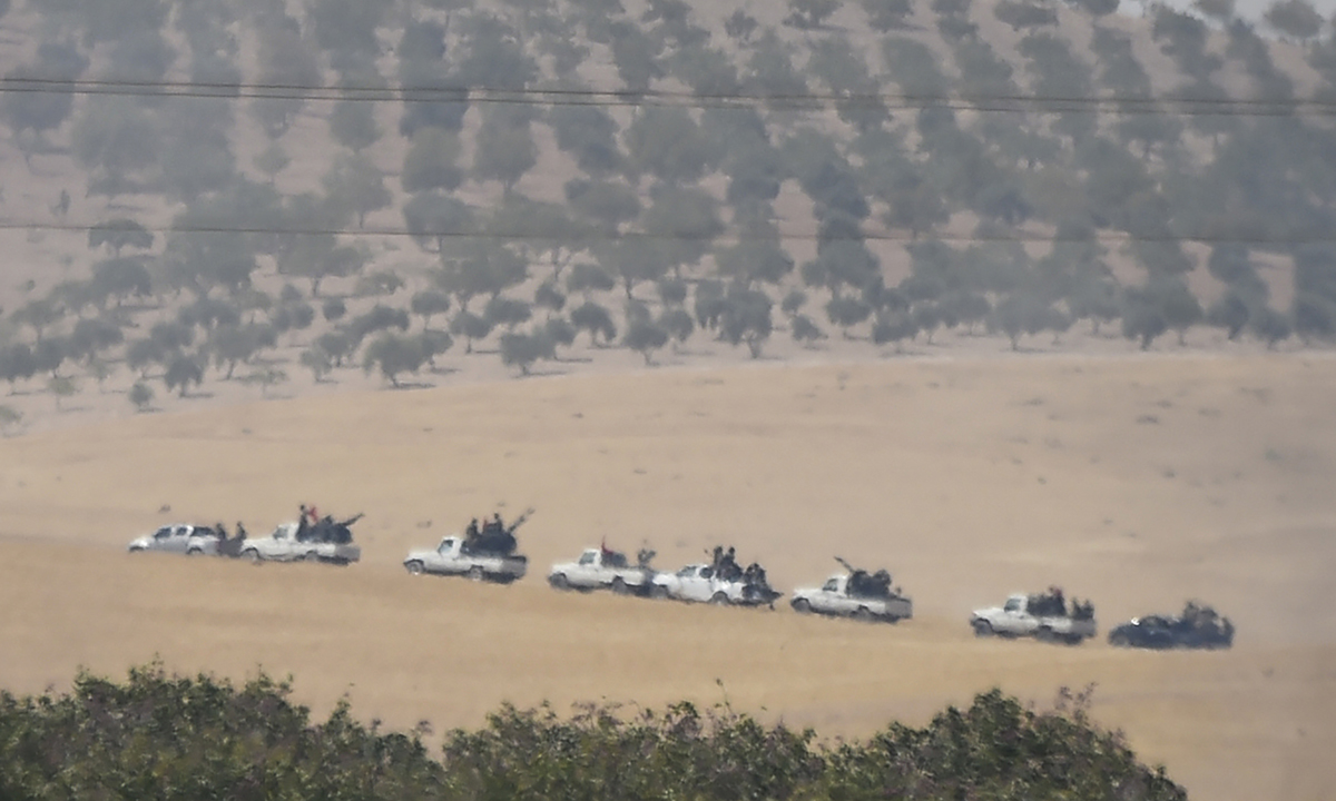 Guerra in Siria: l’arrivo dei carri armati turchi – Foto