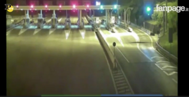 Le telecamere dell’autostrada riprendono i primi istanti del terremoto – Video