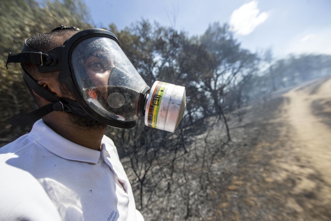 Roma, allarme incendi: 30 roghi devastano alcune zone della capitale e del Lazio