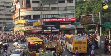 Pokemon Go Taipei: la folla in cerca di Snorlax