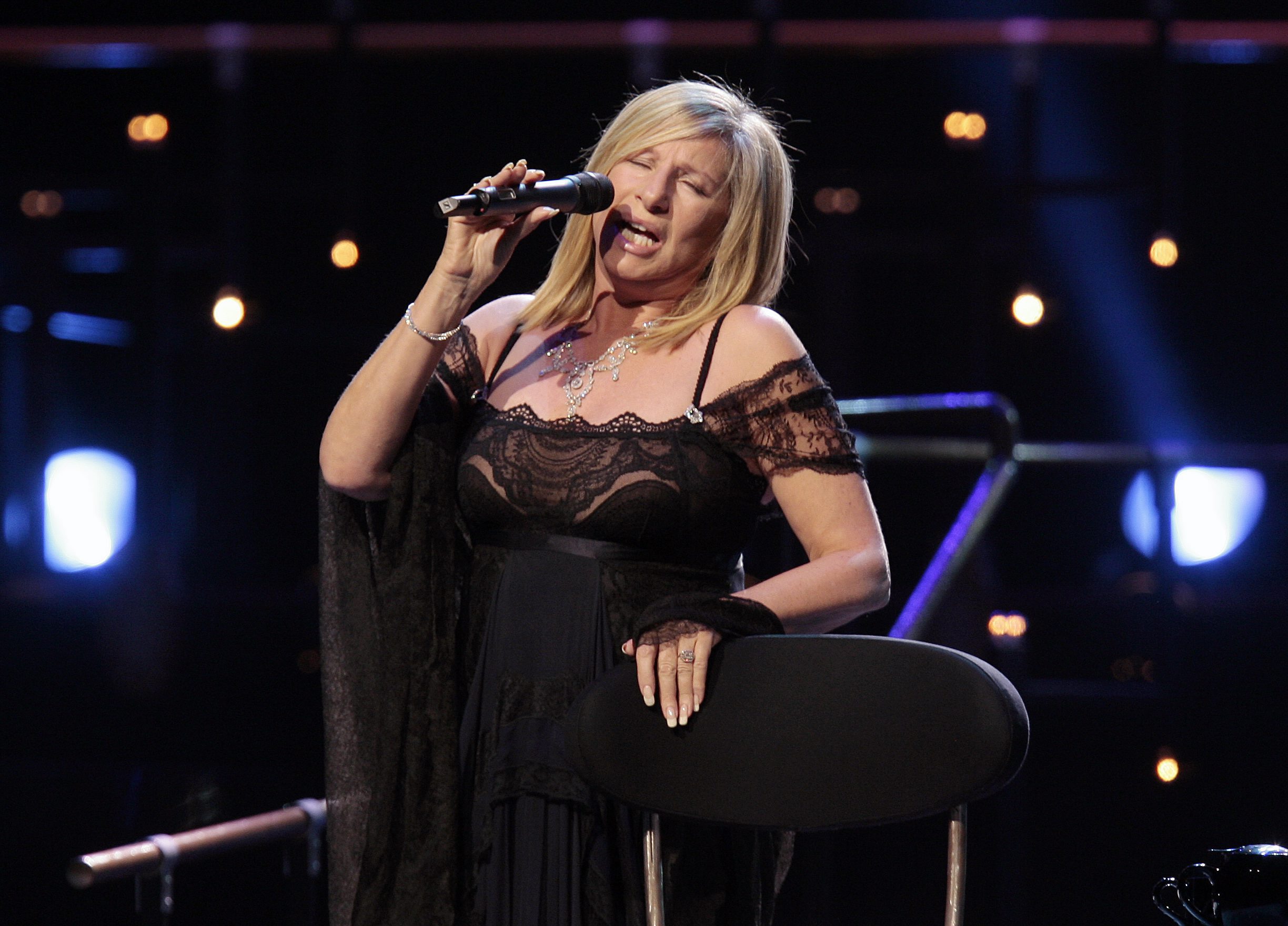 Barbra Streisand si arrabbia con Apple: “Siri sbaglia il mio cognome” Barbra Streisand si arrabbia con Apple: “Siri sbaglia il mio cognome”