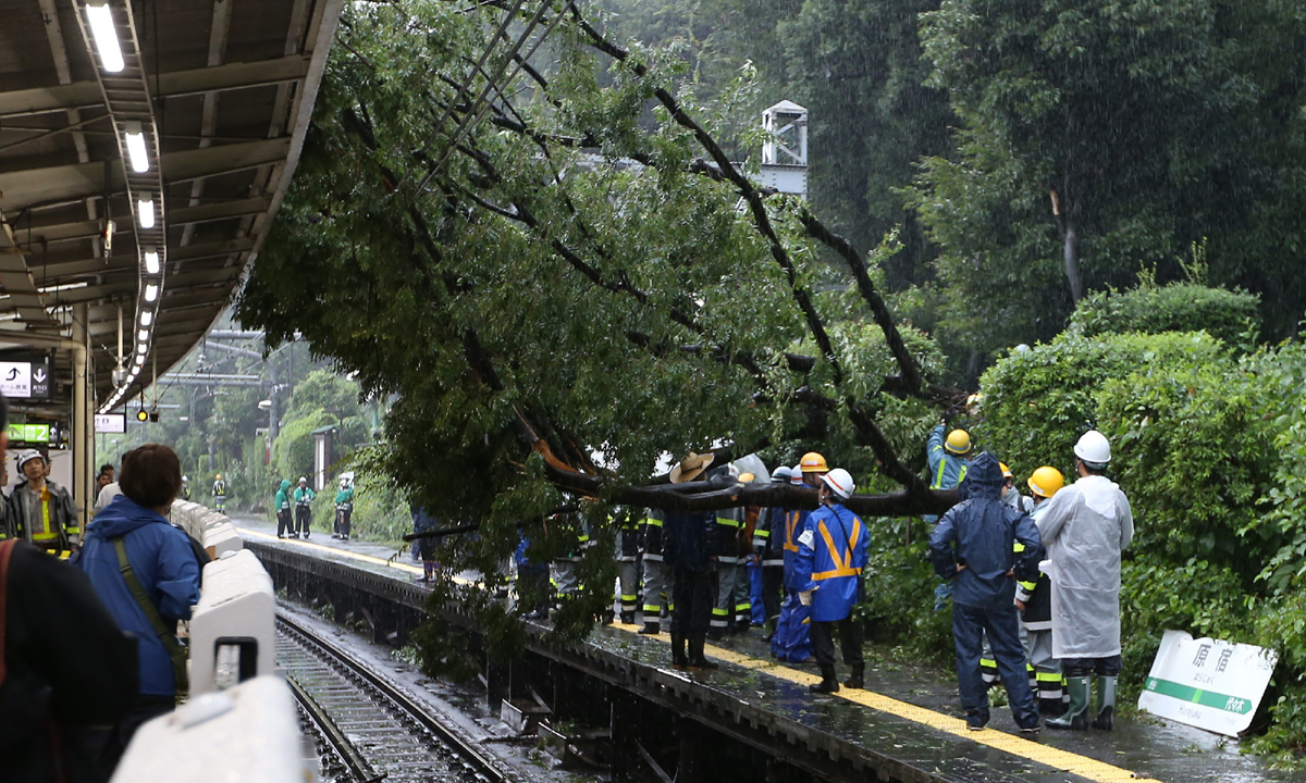 Giappone, il tifone Mindulle – Foto Giappone, il tifone Mindulle – Foto