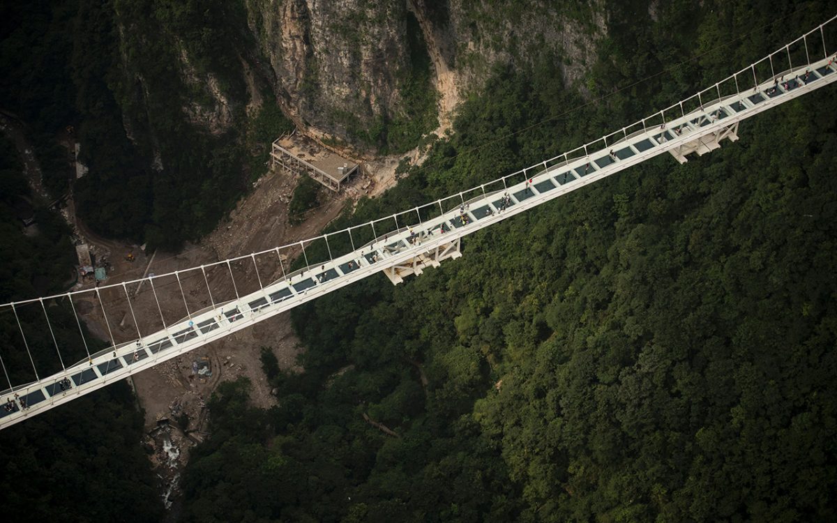 Galleria foto 'Cina, il ponte di cristallo più alto e più lungo del mondo – Foto' - foto 17
