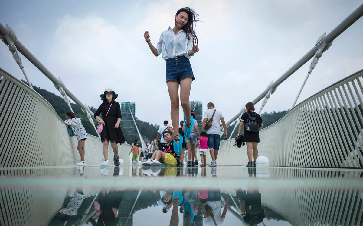 Galleria foto 'Cina, il ponte di cristallo più alto e più lungo del mondo – Foto' - foto 16