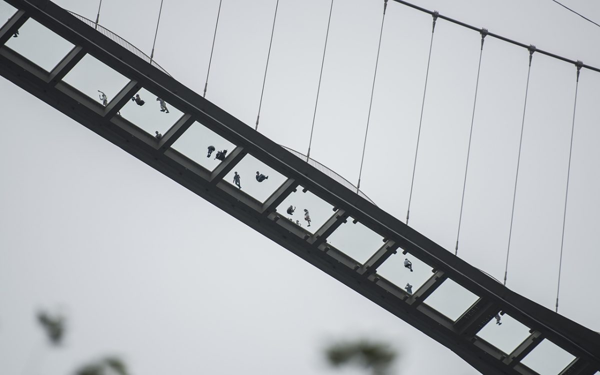 Galleria foto 'Cina, il ponte di cristallo più alto e più lungo del mondo – Foto' - foto 14