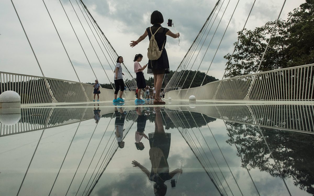 Galleria foto 'Cina, il ponte di cristallo più alto e più lungo del mondo – Foto' - foto 11