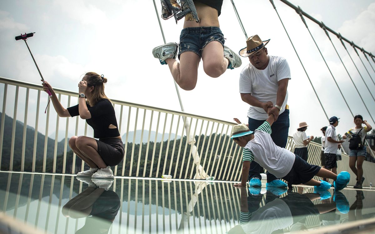 Galleria foto 'Cina, il ponte di cristallo più alto e più lungo del mondo – Foto' - foto 9