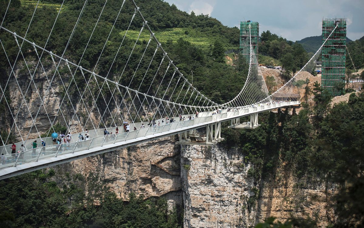 Galleria foto 'Cina, il ponte di cristallo più alto e più lungo del mondo – Foto' - foto 8