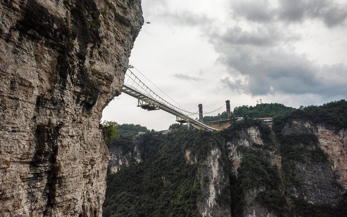 Galleria foto 'Cina, il ponte di cristallo più alto e più lungo del mondo – Foto' - foto 6