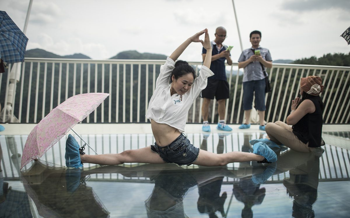 Galleria foto 'Cina, il ponte di cristallo più alto e più lungo del mondo – Foto' - foto 5