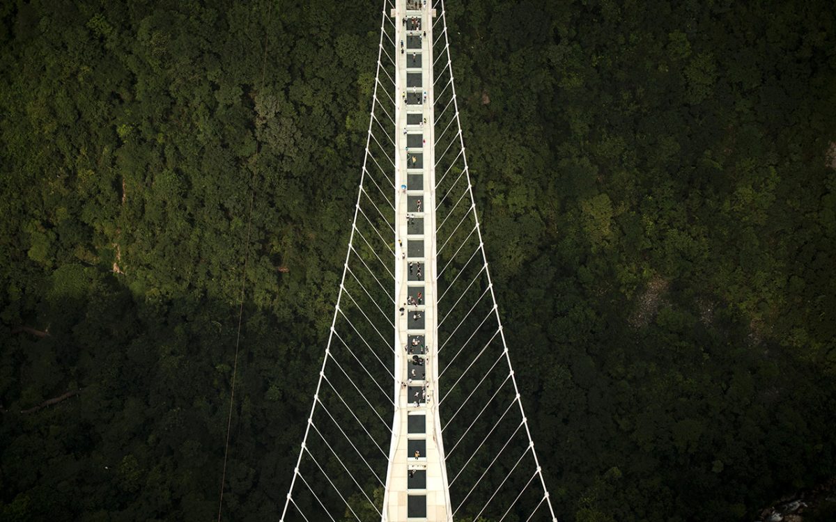 Galleria foto 'Cina, il ponte di cristallo più alto e più lungo del mondo – Foto' - foto 4