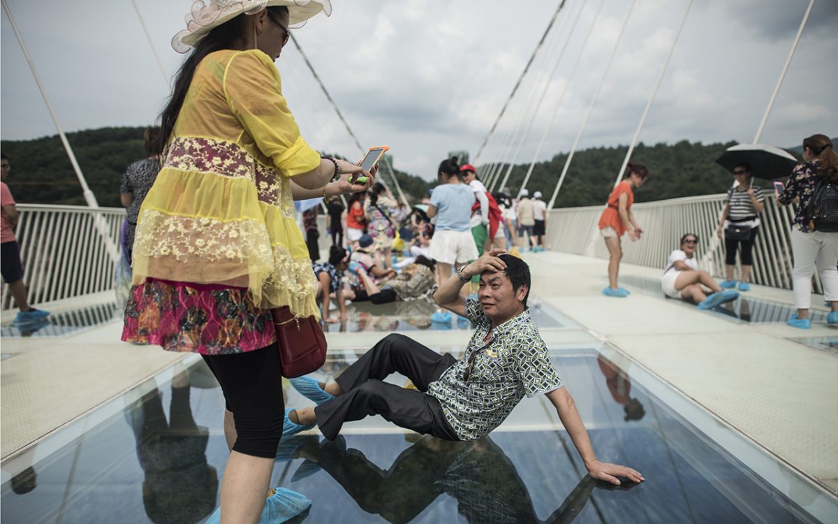 Galleria foto 'Cina, il ponte di cristallo più alto e più lungo del mondo – Foto' - foto 3