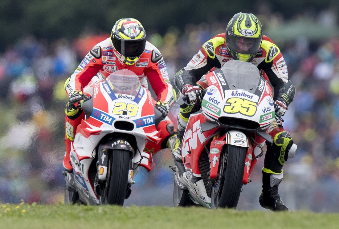 Meraviglia Crutchlow in Rep. Ceca. La sua, una vittoria storica Meraviglia Crutchlow in Rep. Ceca. La sua, una vittoria storica