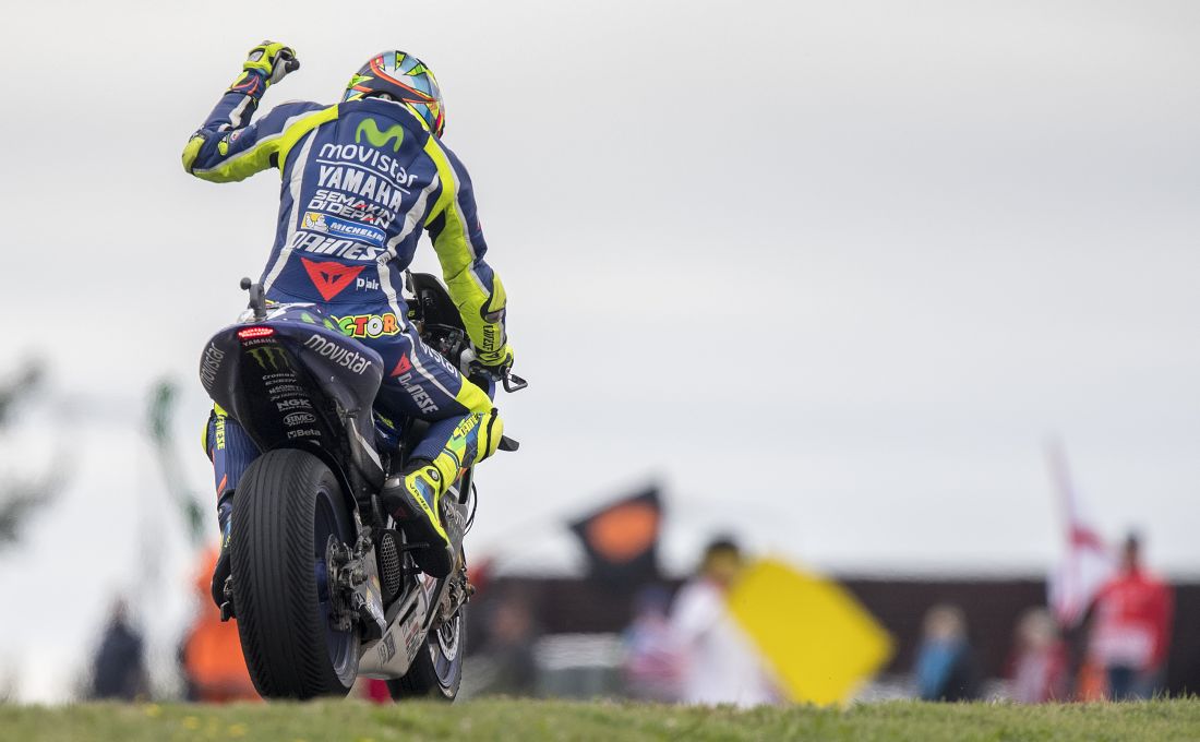 Meraviglia Crutchlow in Rep. Ceca. La sua, una vittoria storica Meraviglia Crutchlow in Rep. Ceca. La sua, una vittoria storica