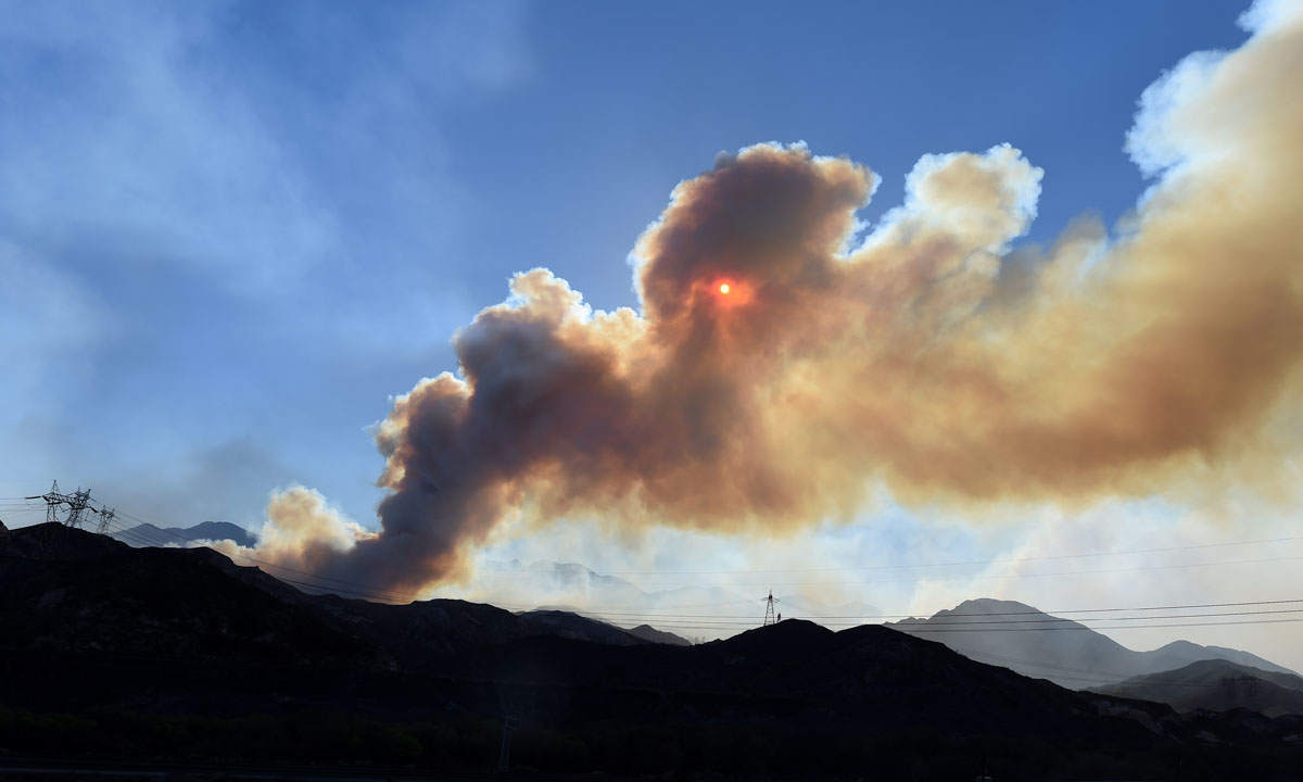Grandi incendi in California, San Bernardino devastata – Foto