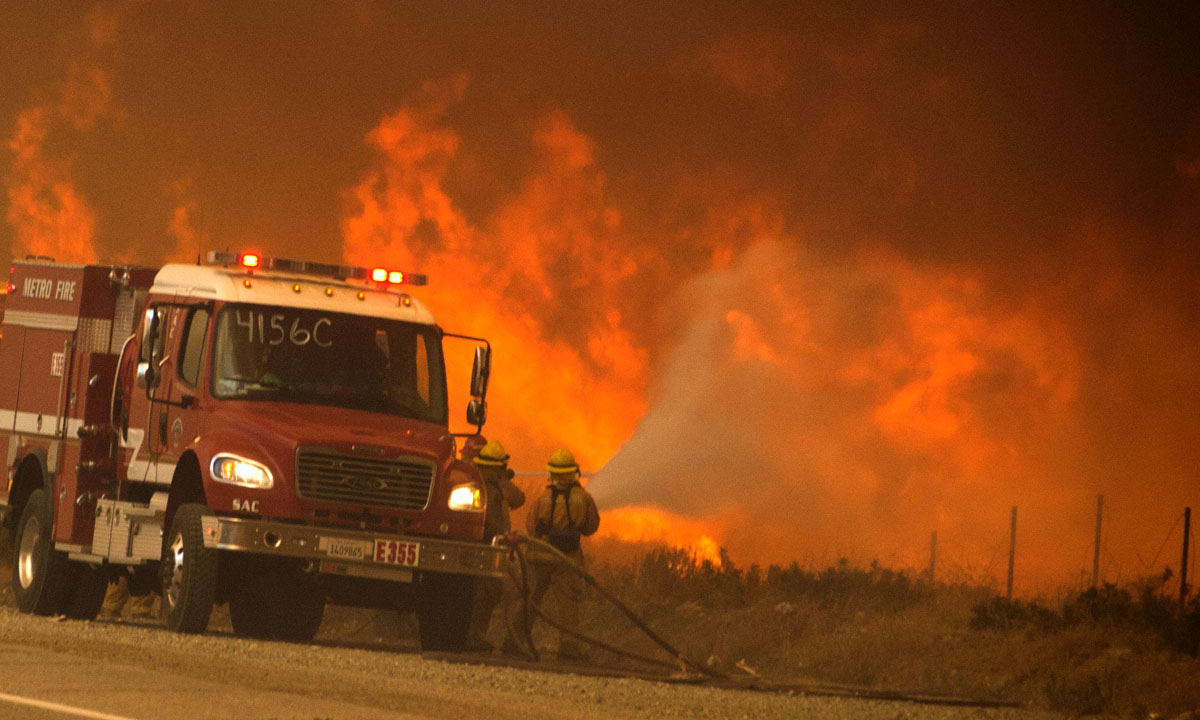 Grandi incendi in California, San Bernardino devastata – Foto