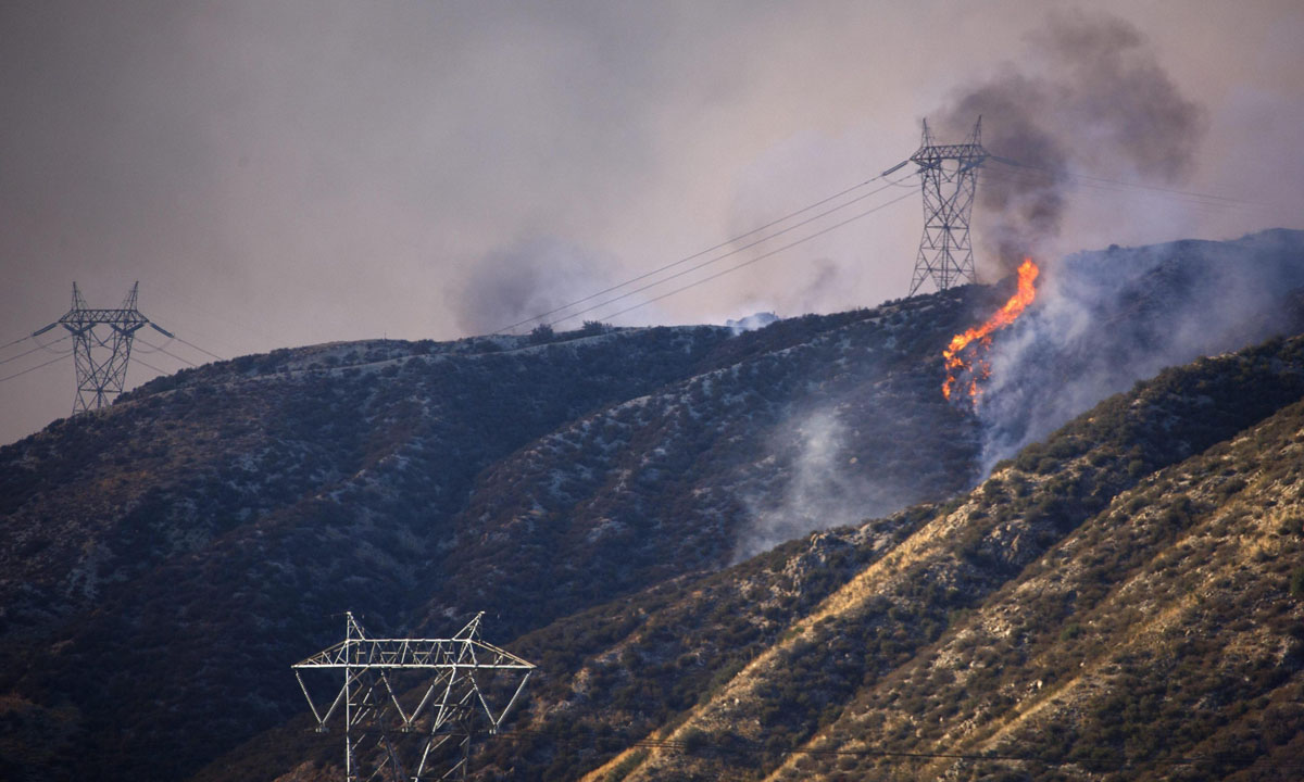 Grandi incendi in California, San Bernardino devastata – Foto
