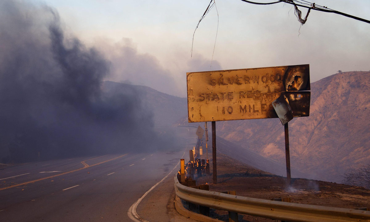 Grandi incendi in California, San Bernardino devastata – Foto