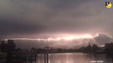 Usa: fulmine in orizzontale nel cielo | video