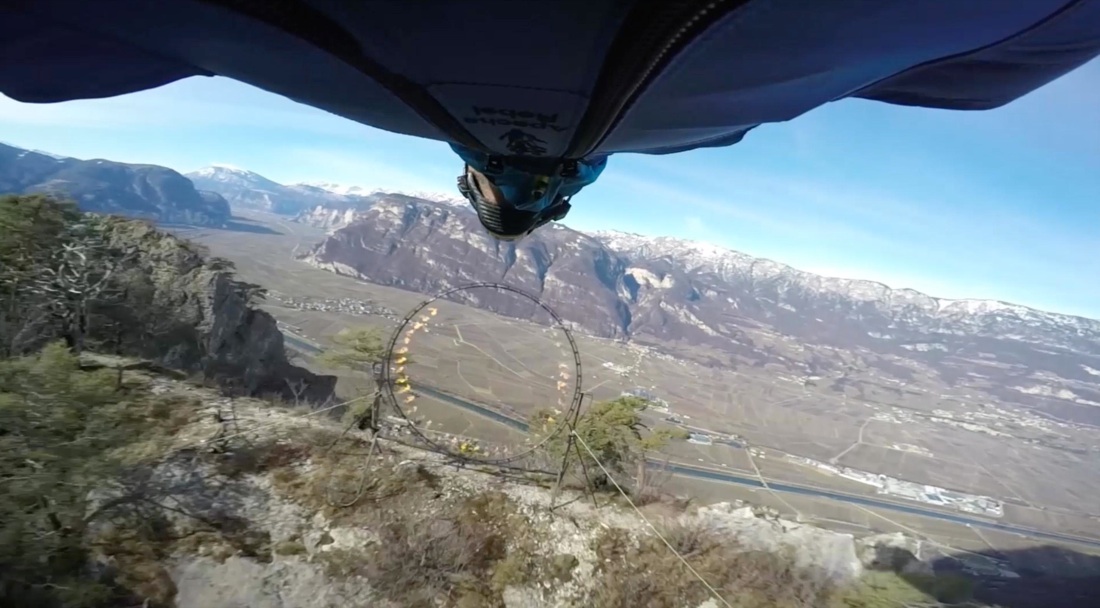 È morto Uli Emanuele, il base jumper con la tuta alare È morto Uli Emanuele, il base jumper con la tuta alare