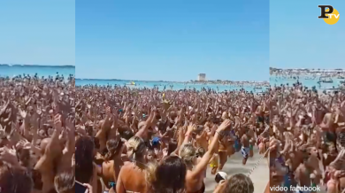 “Andiamo a comandare”, flash mob in spiaggia | video