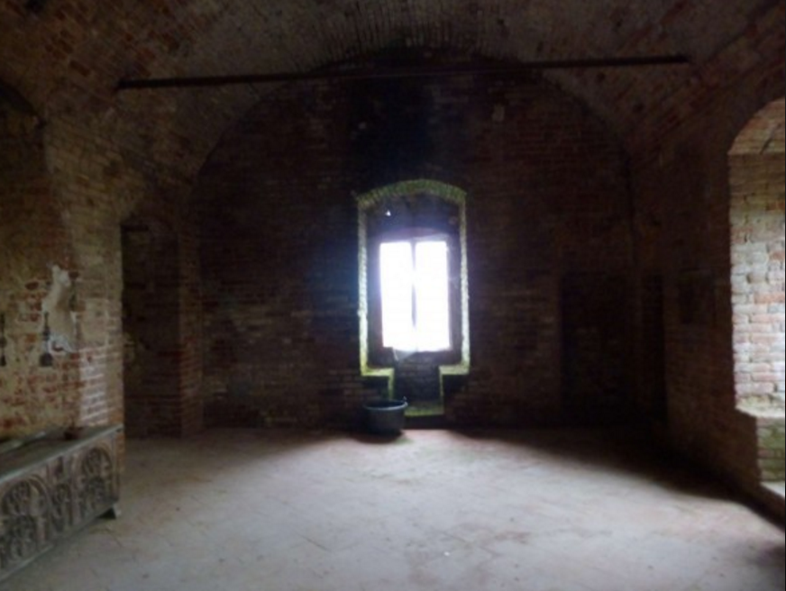 In vendita castello con fantasma e tesoro (veri) In vendita castello con fantasma e tesoro (veri)