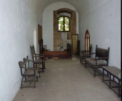 In vendita castello con fantasma e tesoro (veri) In vendita castello con fantasma e tesoro (veri)