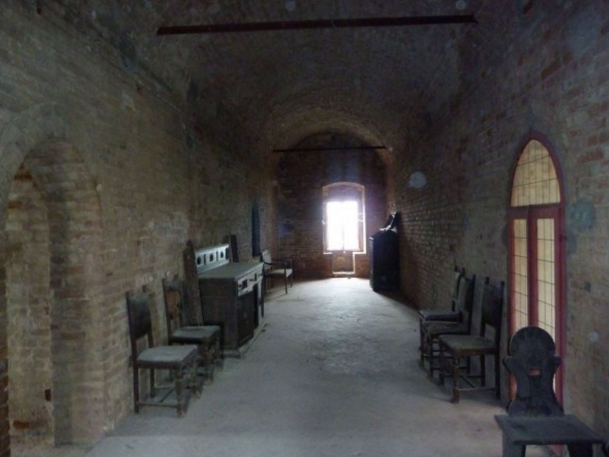 In vendita castello con fantasma e tesoro (veri) In vendita castello con fantasma e tesoro (veri)