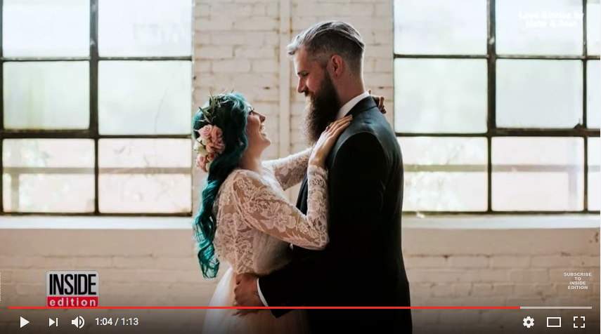 La sposa in sedia a rotelle cammina fino all’altare La sposa in sedia a rotelle cammina fino all’altare