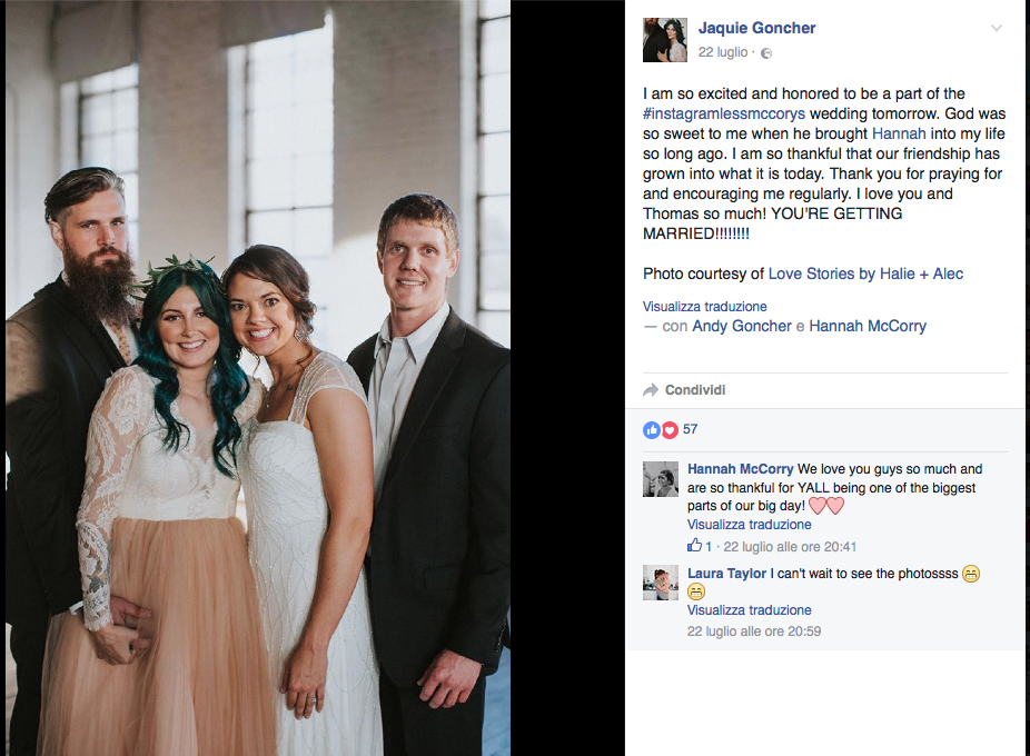 La sposa in sedia a rotelle cammina fino all’altare La sposa in sedia a rotelle cammina fino all’altare