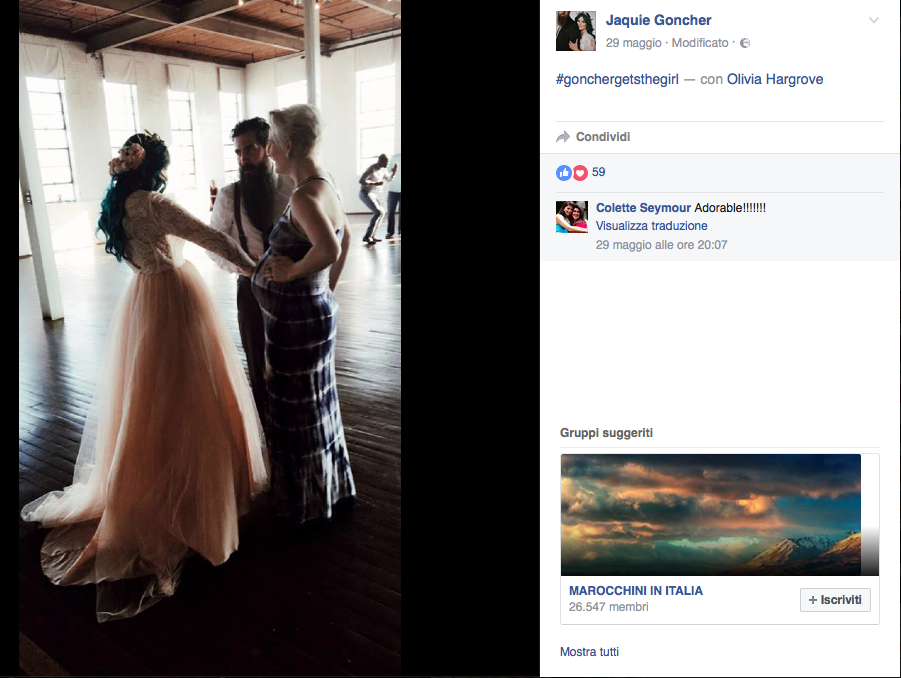 La sposa in sedia a rotelle cammina fino all’altare La sposa in sedia a rotelle cammina fino all’altare