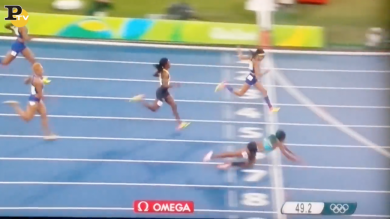 Tuffo sul traguardo d’oro della Miller, 400m a Rio 2016 | video