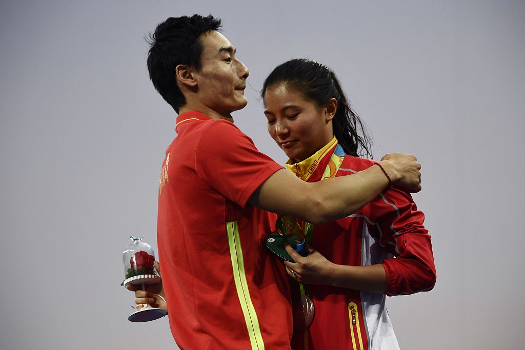 Rio 2016: proposta di matrimonio alla cinese He Zi. Dopo l’argento c’è l’anello Rio 2016: proposta di matrimonio alla cinese He Zi. Dopo l’argento c’è l’anello