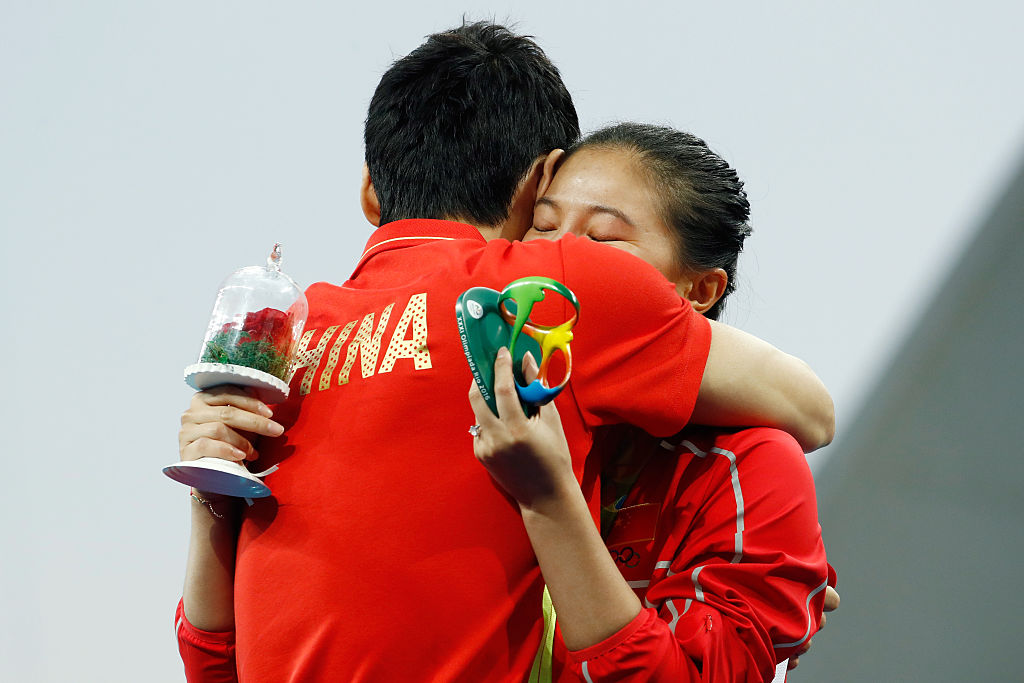 Rio 2016: proposta di matrimonio alla cinese He Zi. Dopo l’argento c’è l’anello Rio 2016: proposta di matrimonio alla cinese He Zi. Dopo l’argento c’è l’anello