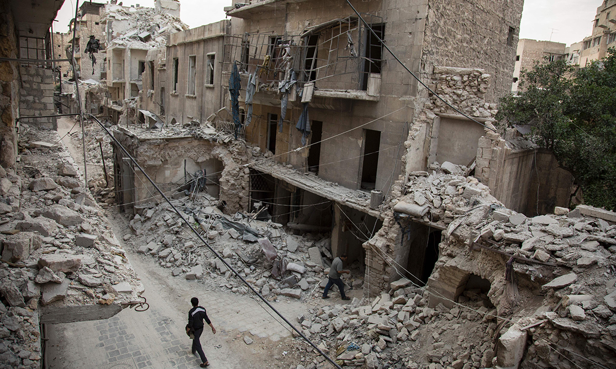 Aleppo città fantasma. E torna l’incubo delle armi chimiche