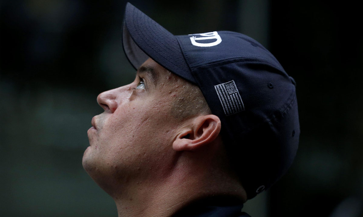 Usa, un ragazzo scala la Trump Tower – Foto Usa, un ragazzo scala la Trump Tower – Foto