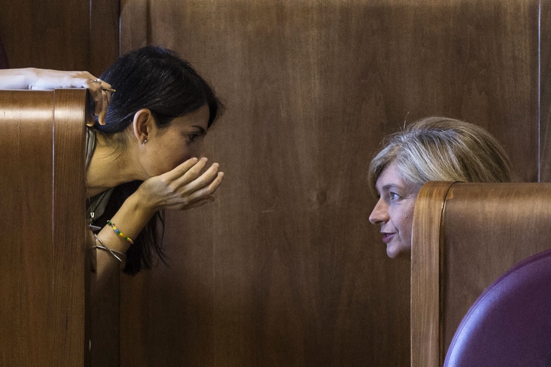 Rifiuti a Roma: la difesa di Virginia Raggi Rifiuti a Roma: la difesa di Virginia Raggi