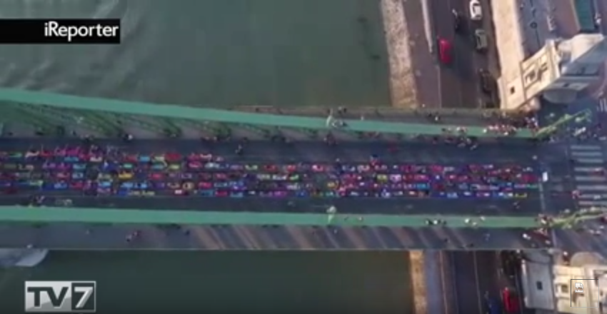 Yoga da record sul Danubio blu Yoga da record sul Danubio blu