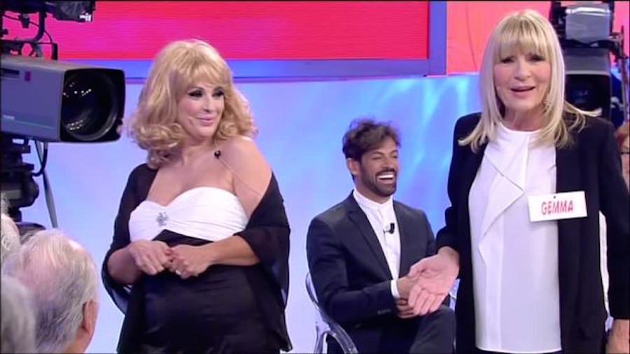 Uomini e Donne, Tina contro Gemma: “Mi attacca perché vuole visibilità” Uomini e Donne, Tina contro Gemma: “Mi attacca perché vuole visibilità”