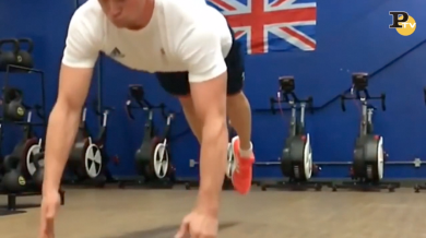 Le flessioni “volanti” di Adam Peaty a Rio 2016| video