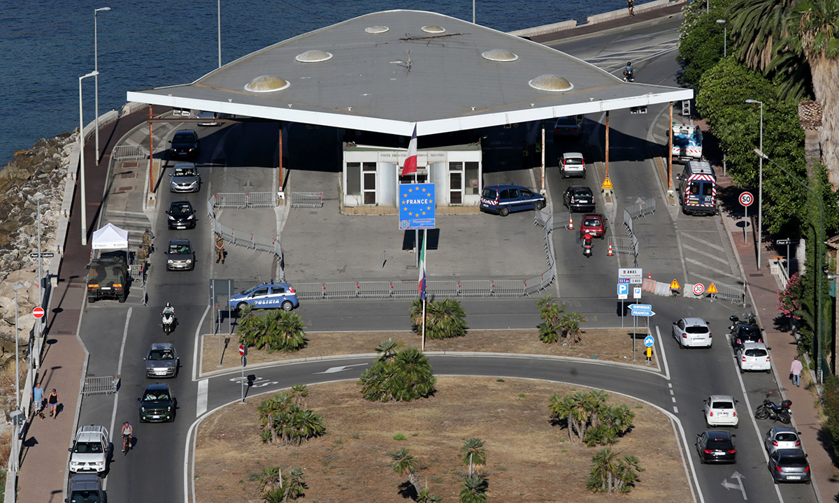 Migranti a Ventimiglia: un anno di proteste e sgomberi – Foto