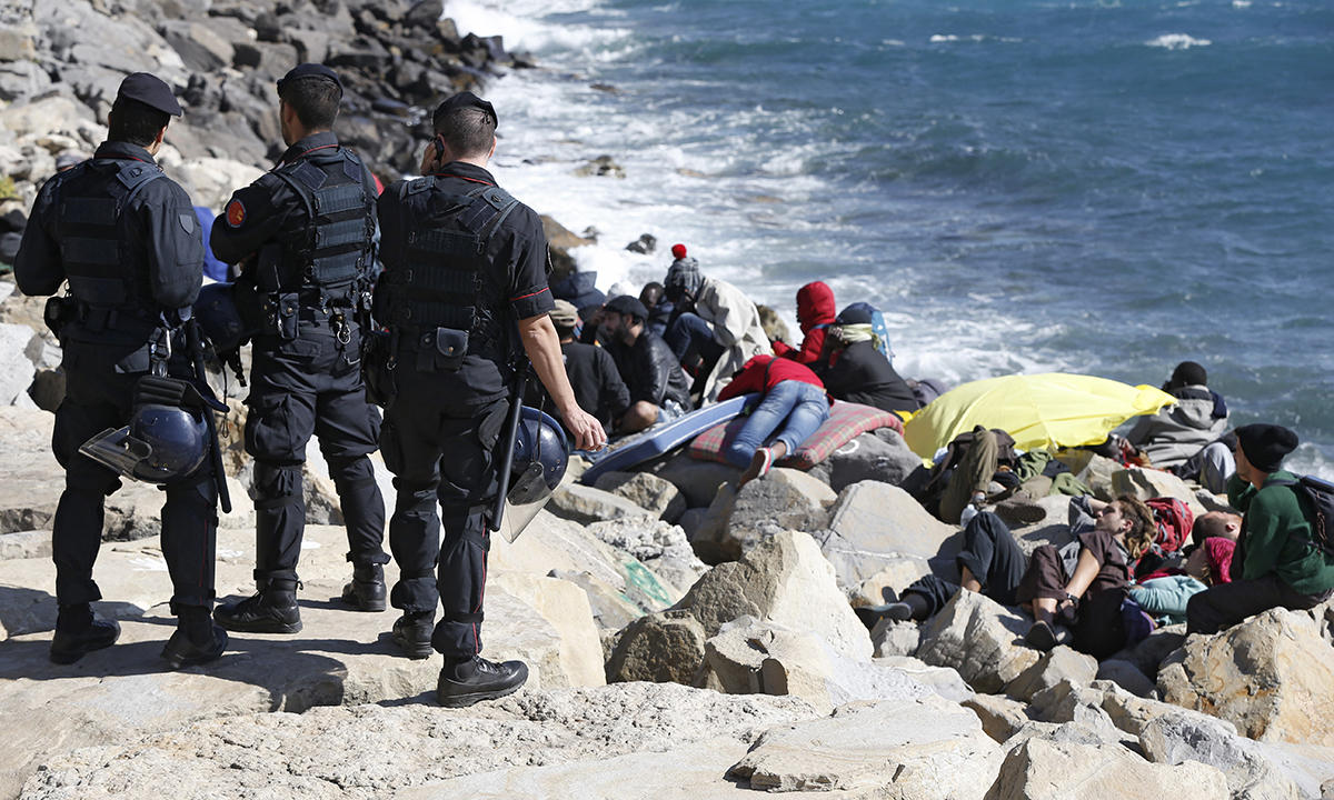 Migranti a Ventimiglia: un anno di proteste e sgomberi – Foto