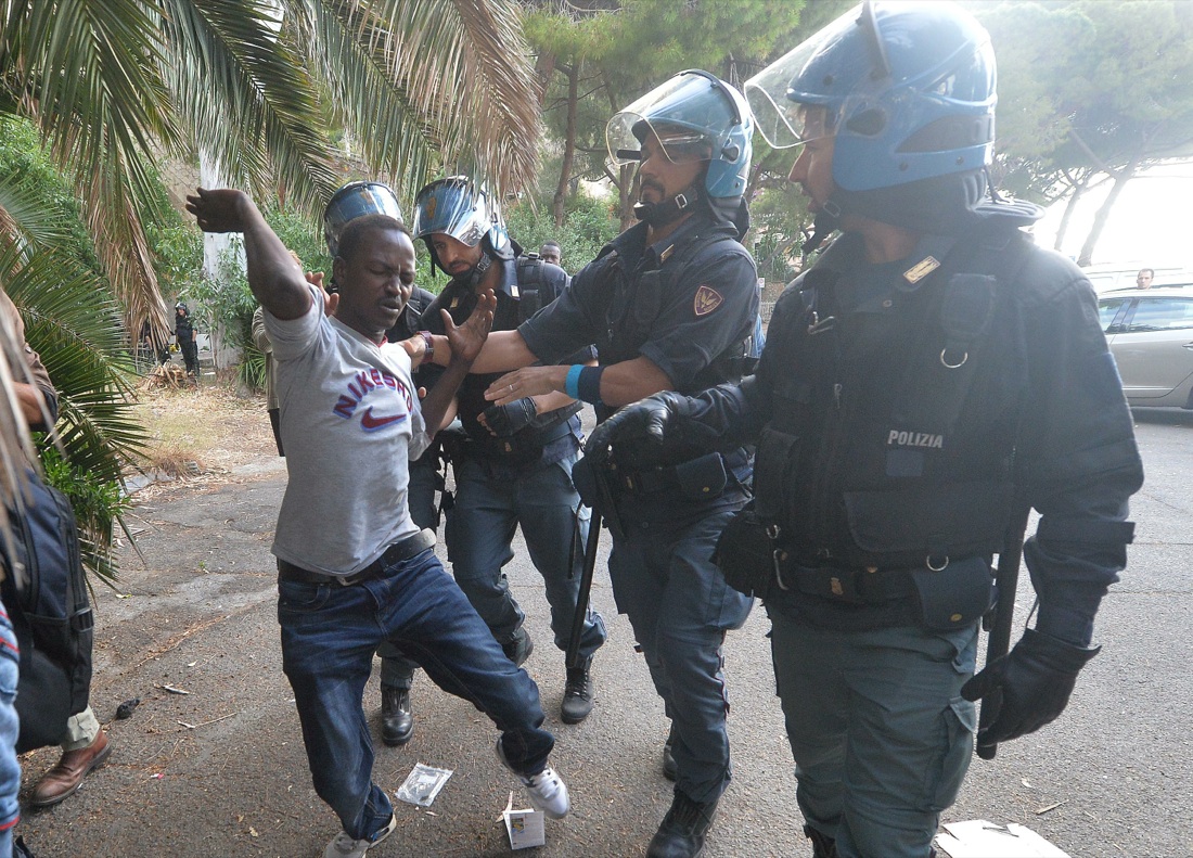Migranti a Ventimiglia: un anno di proteste e sgomberi – Foto
