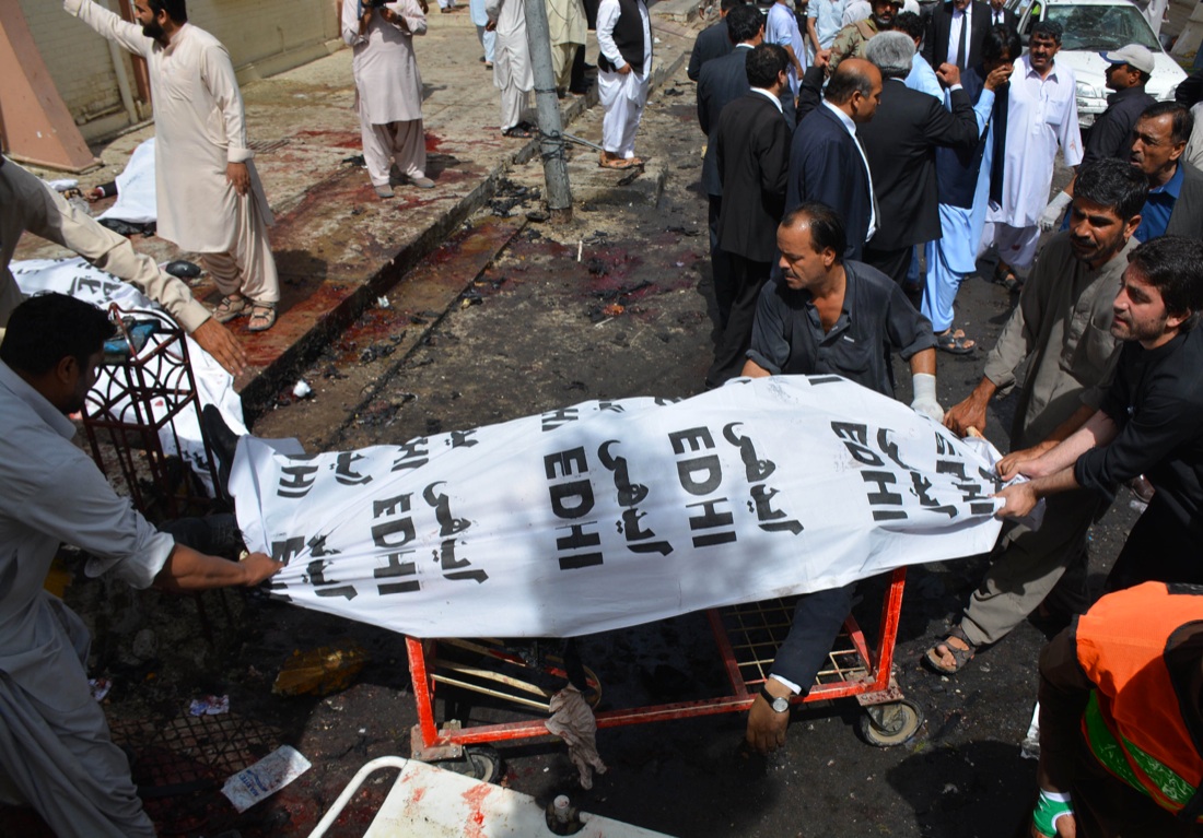 Pakistan: c’è l’Isis dietro la strage degli avvocati – Foto e video
